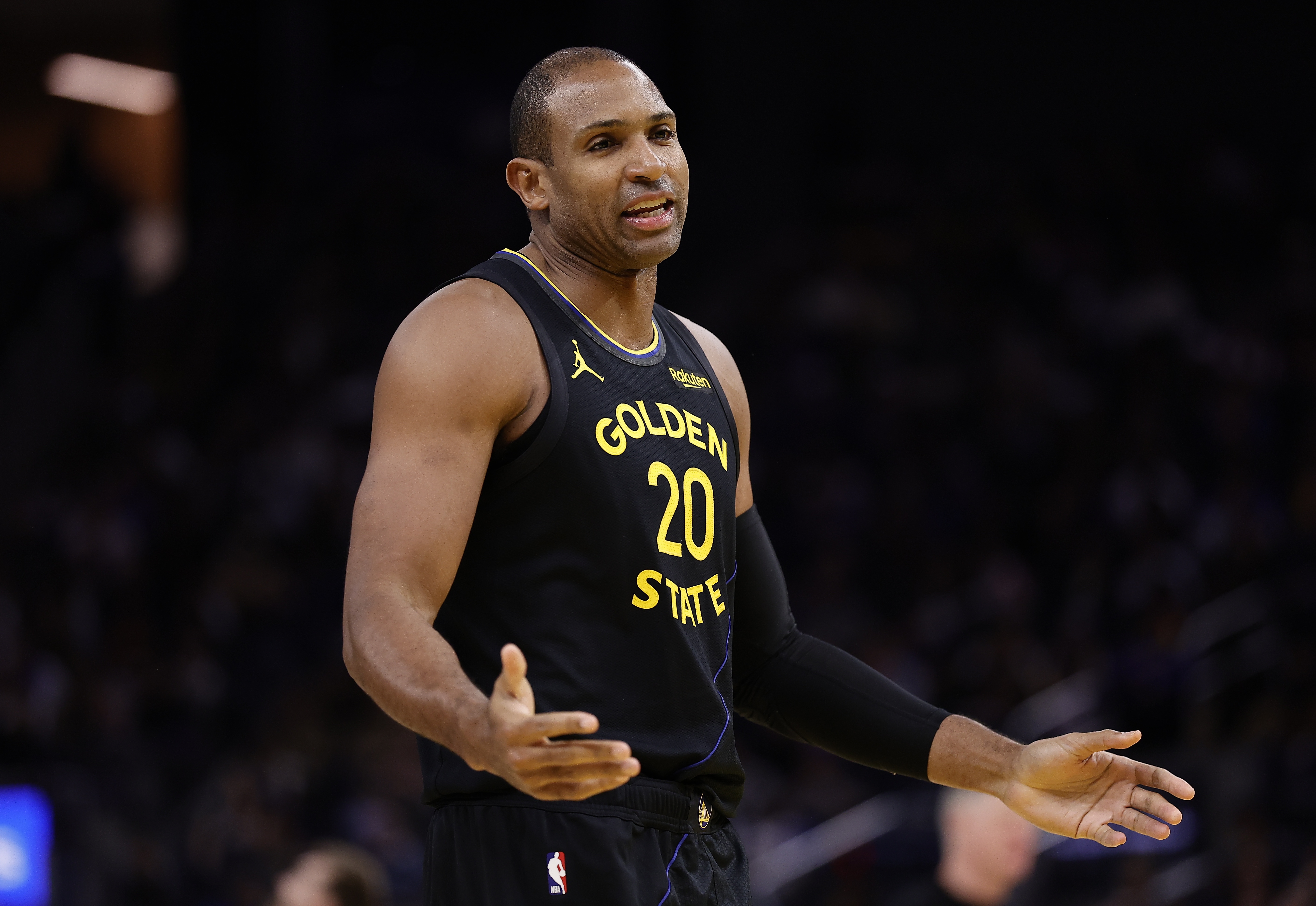 霍福德谈截止日前被交易可能性：东契奇都被交易了 一切皆有可能