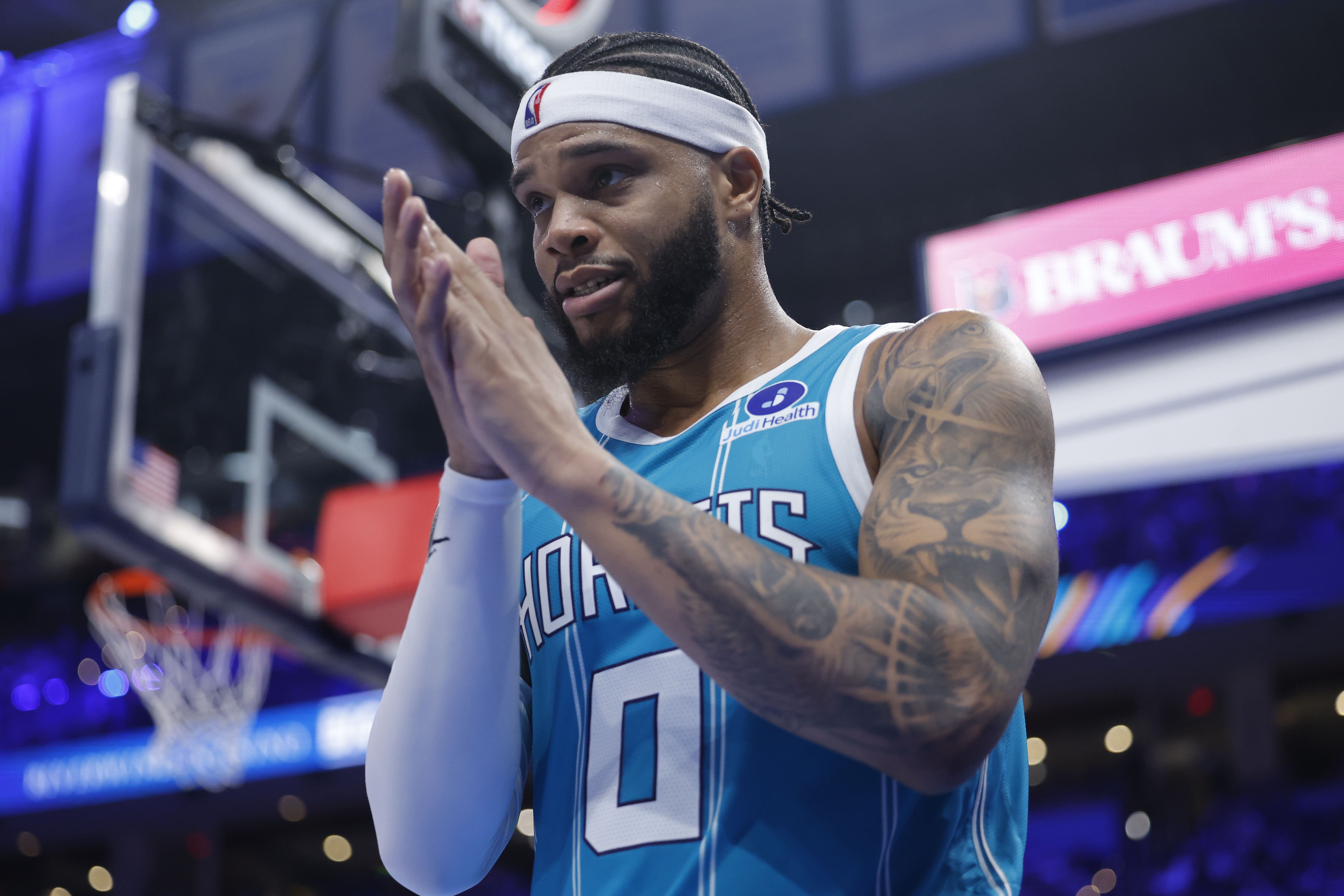 德州扑克-相当高效！布里奇斯15中11砍球队第二高26分 三分4中3&amp;正负值+14